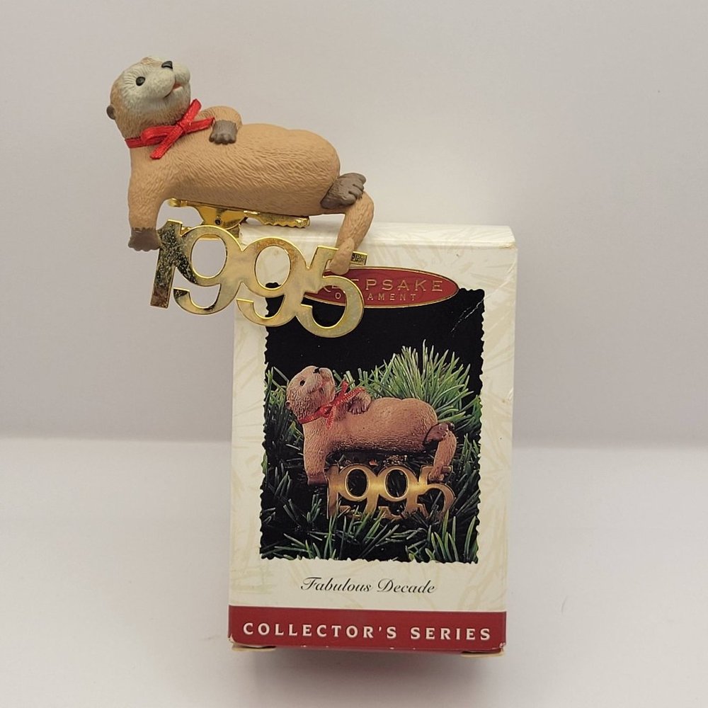 Hallmark Keepsake 1995 FABULOUS DECADE Otter Christmas Ornament